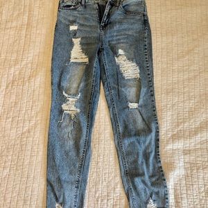 Distressed Skinny Ankle Jean
